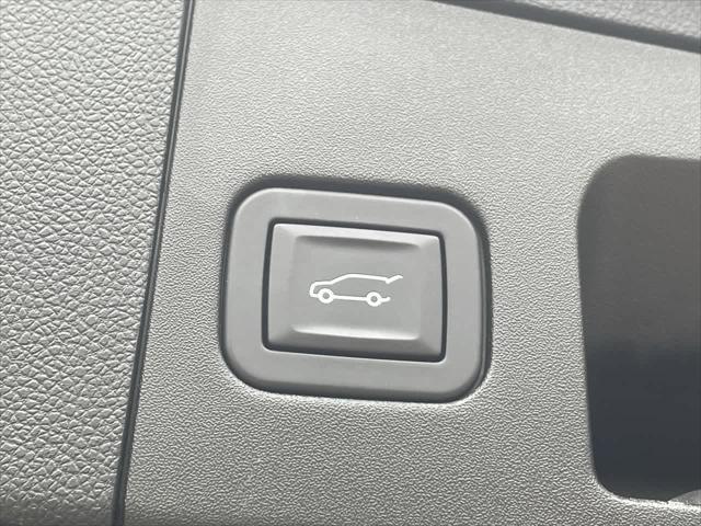 used 2019 Cadillac XT4 car, priced at $23,487