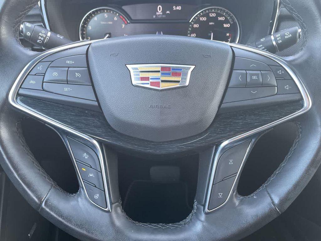 used 2022 Cadillac XT5 car, priced at $30,987