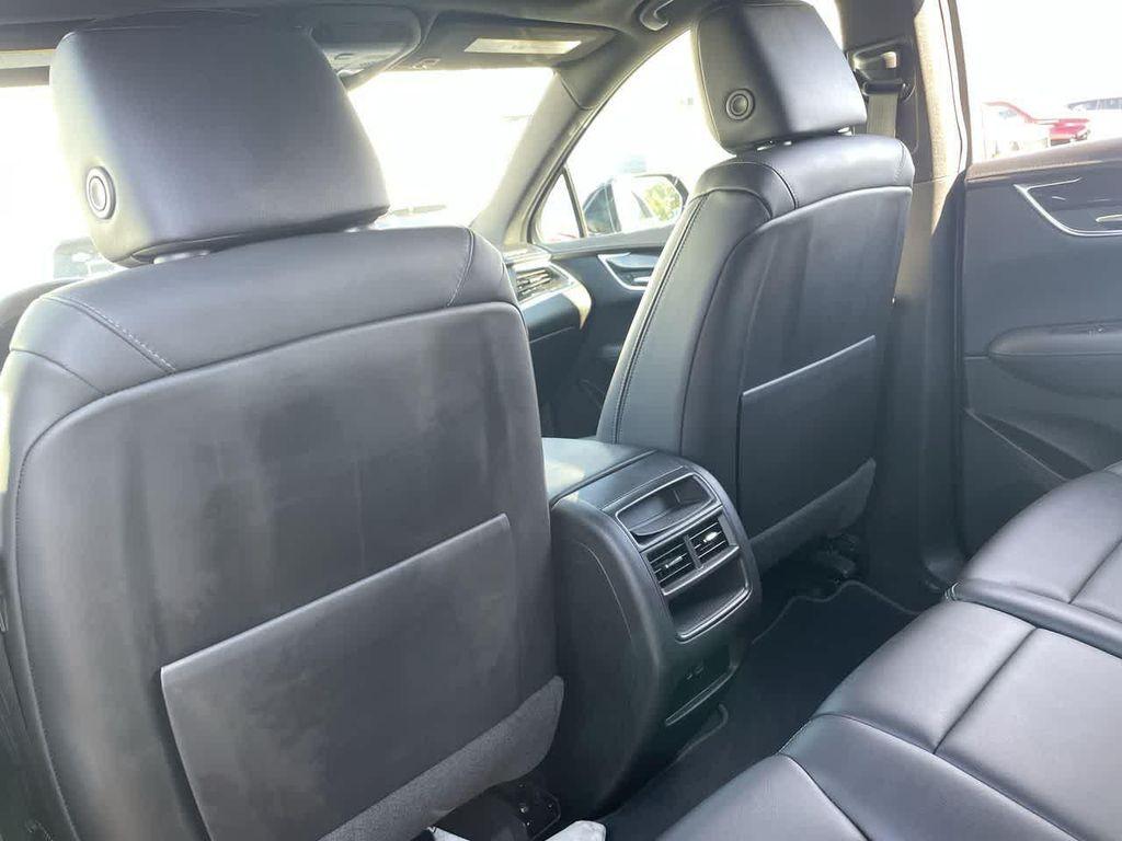 used 2022 Cadillac XT5 car, priced at $30,987
