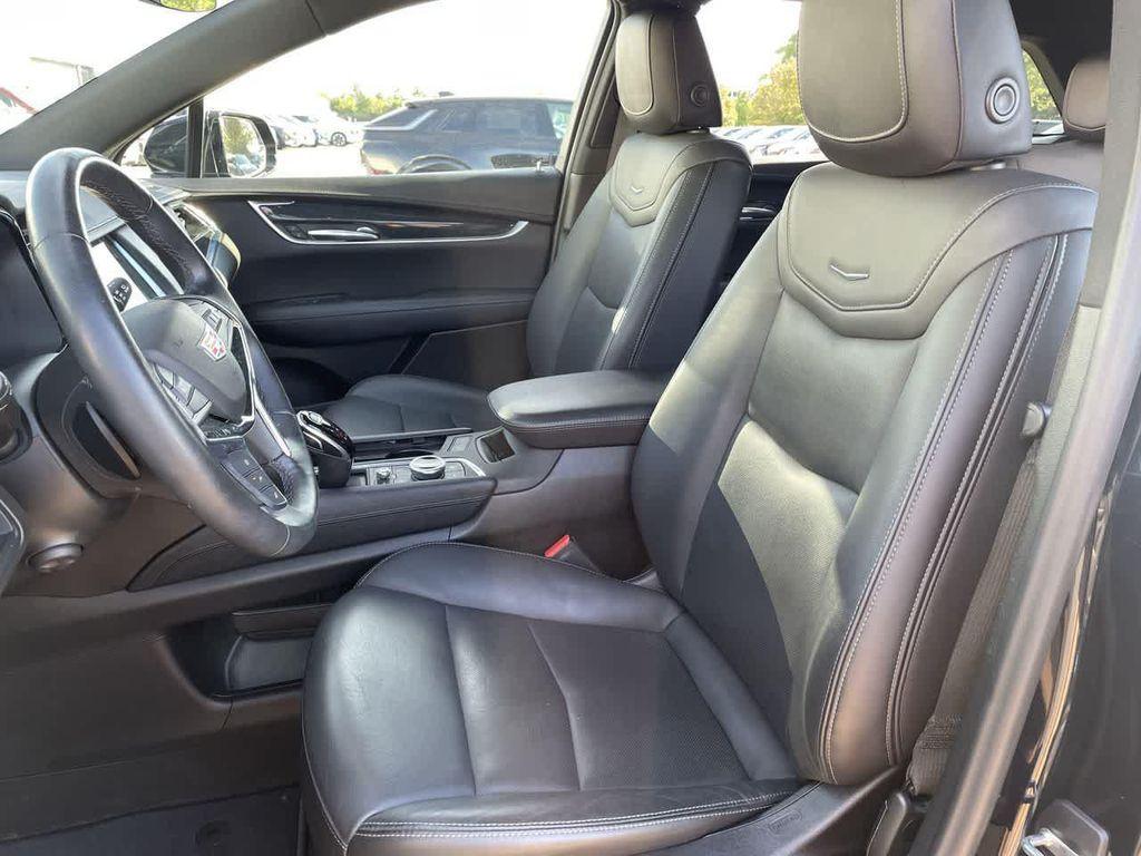 used 2022 Cadillac XT5 car, priced at $30,987