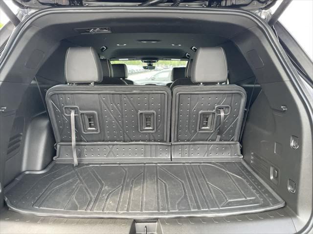 used 2023 Chevrolet Traverse car, priced at $37,887