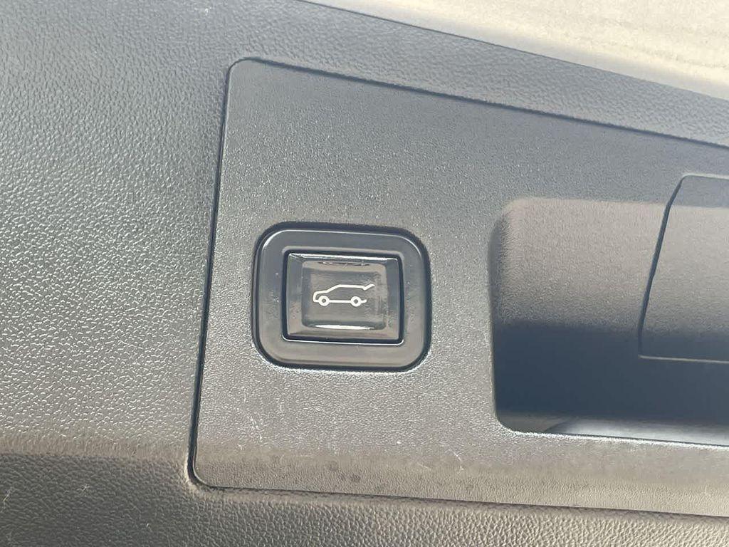 used 2023 Cadillac XT5 car, priced at $29,487