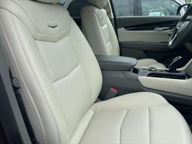 used 2022 Cadillac XT6 car, priced at $29,142