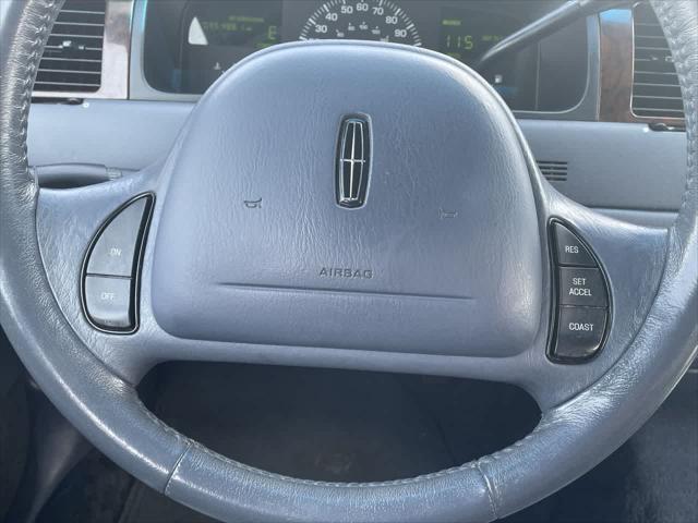 used 2000 Lincoln Town Car car, priced at $4,587