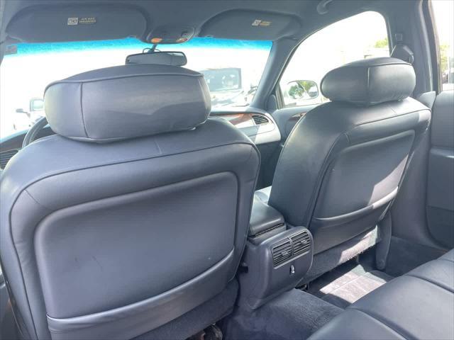 used 2000 Lincoln Town Car car, priced at $4,587