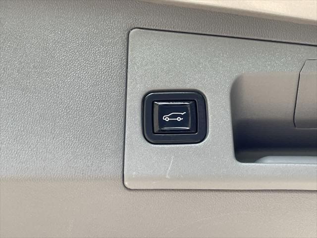 used 2022 Cadillac XT5 car, priced at $32,687