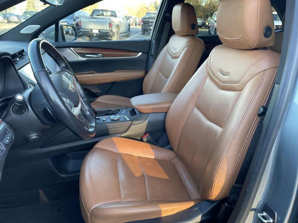 used 2023 Cadillac XT5 car, priced at $30,587