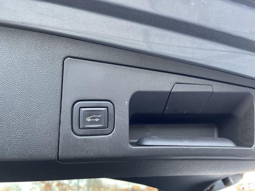 used 2023 Cadillac XT5 car, priced at $30,587