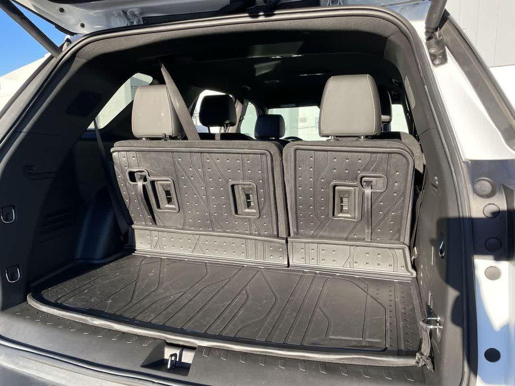 used 2023 Chevrolet Traverse car, priced at $31,487