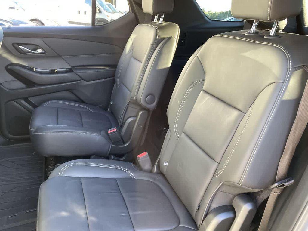 used 2023 Chevrolet Traverse car, priced at $31,487