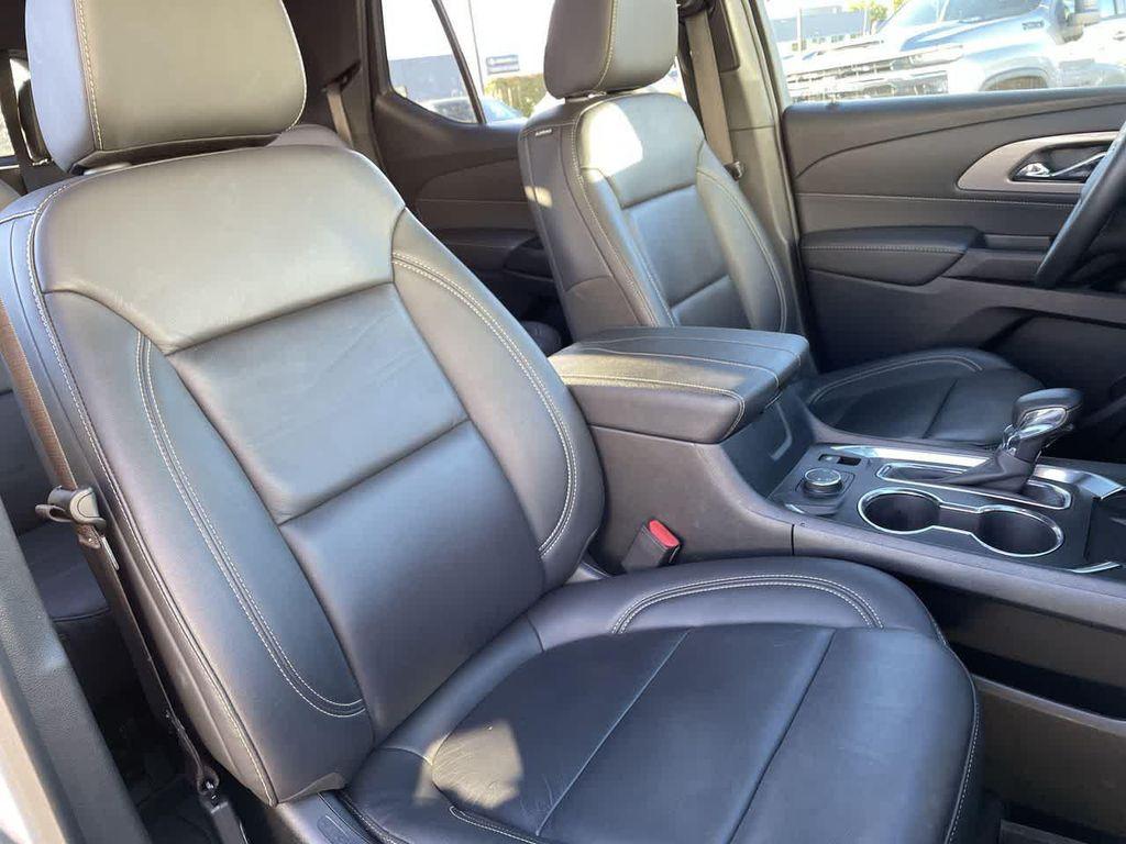 used 2023 Chevrolet Traverse car, priced at $31,487