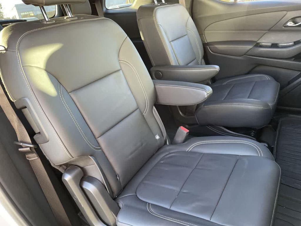 used 2023 Chevrolet Traverse car, priced at $31,487
