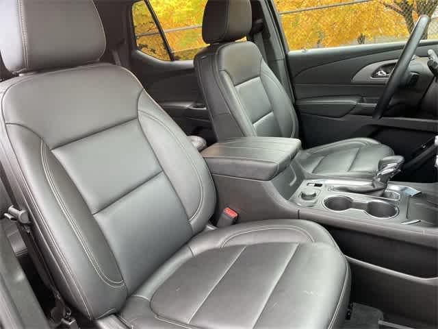 used 2023 Chevrolet Traverse car, priced at $32,187