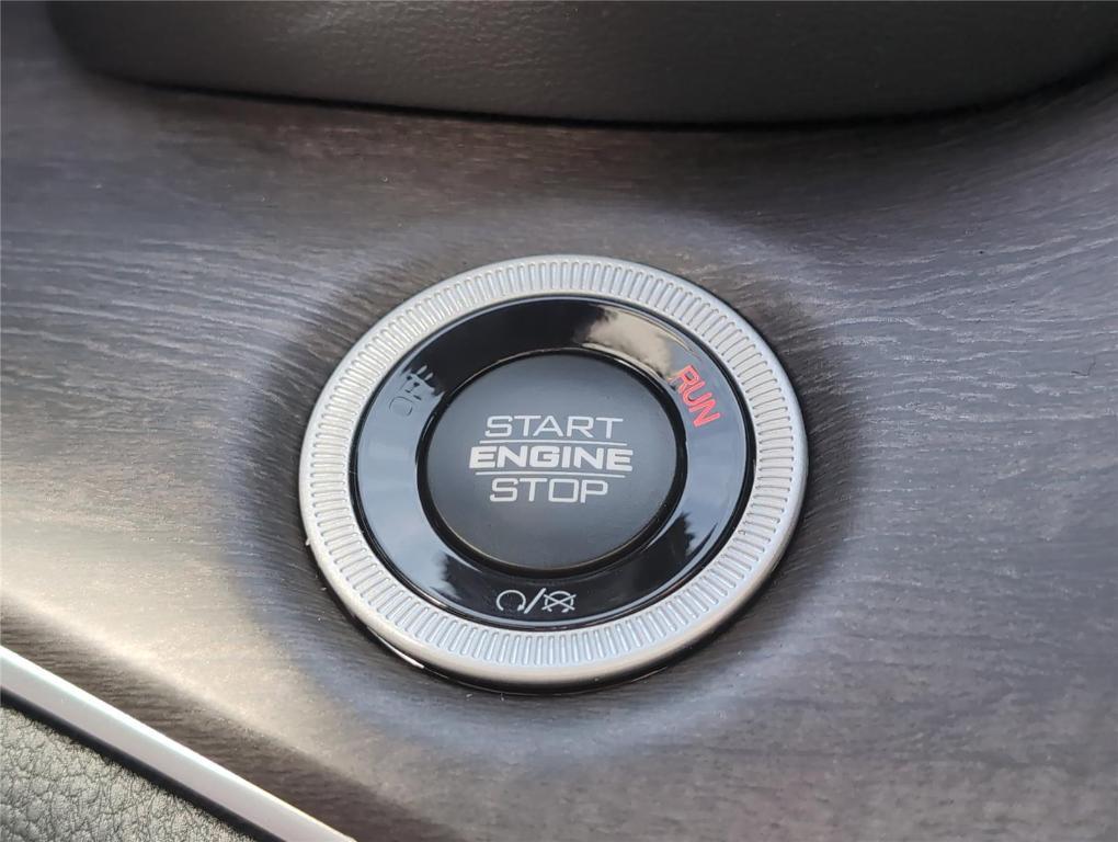 new 2025 Jeep Grand Cherokee car, priced at $45,711