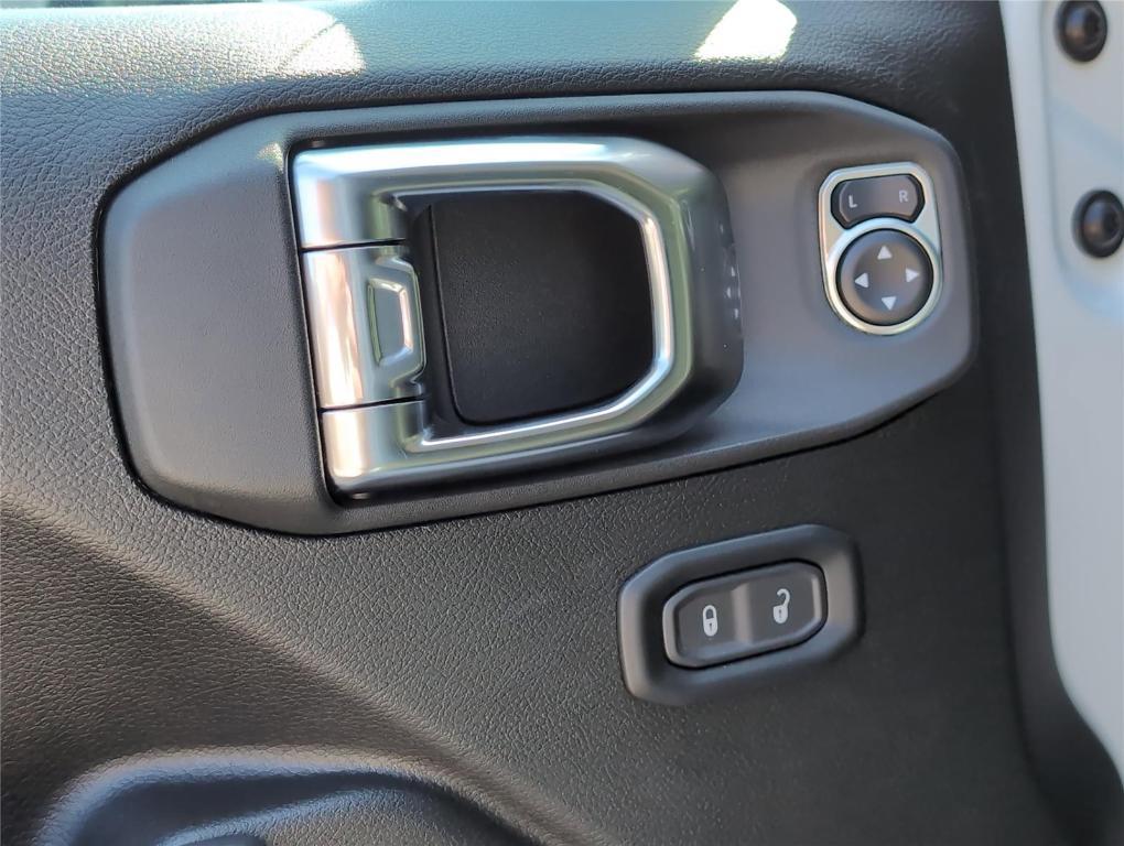 new 2025 Jeep Wrangler car, priced at $39,829