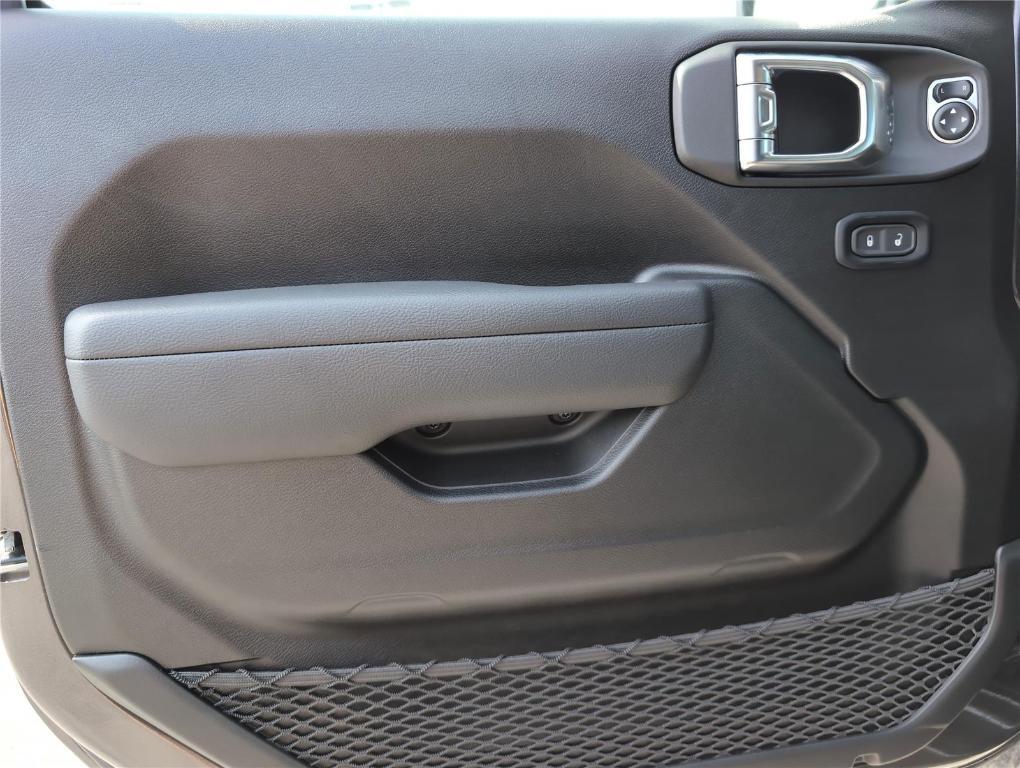 new 2025 Jeep Gladiator car, priced at $40,926