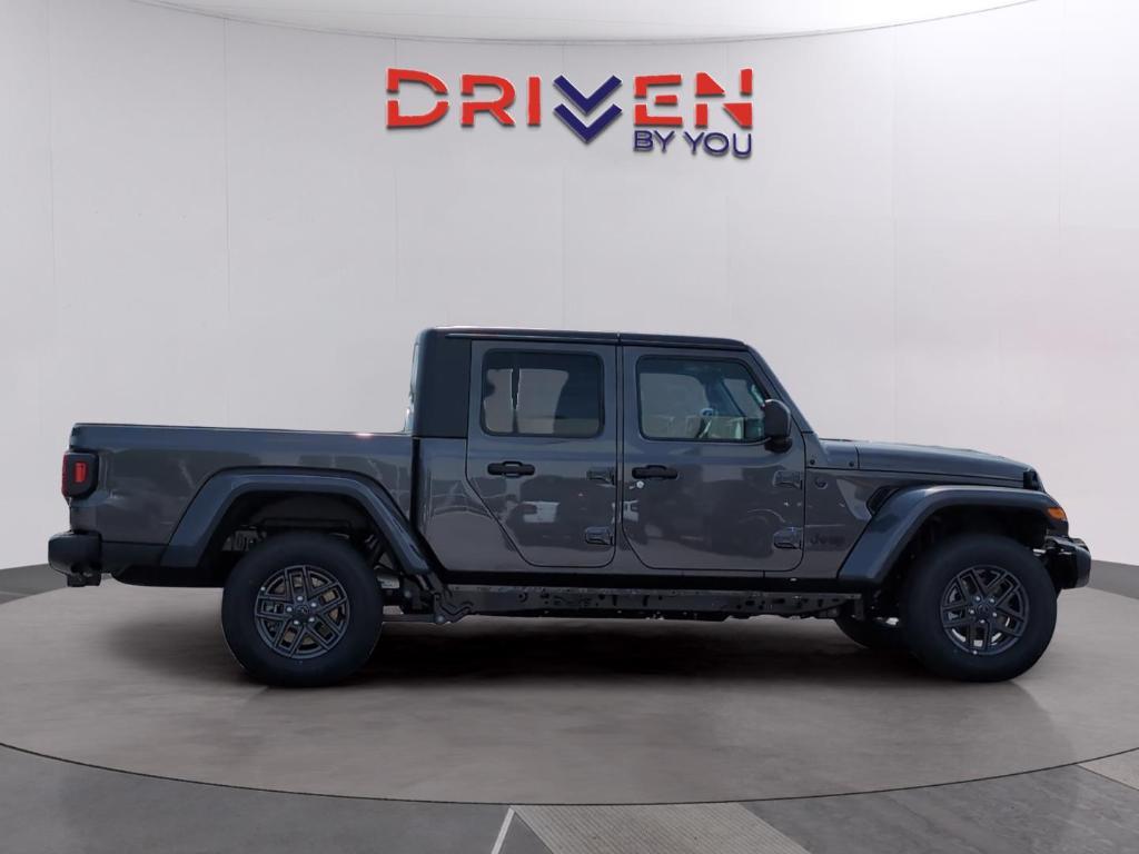 new 2025 Jeep Gladiator car, priced at $40,926