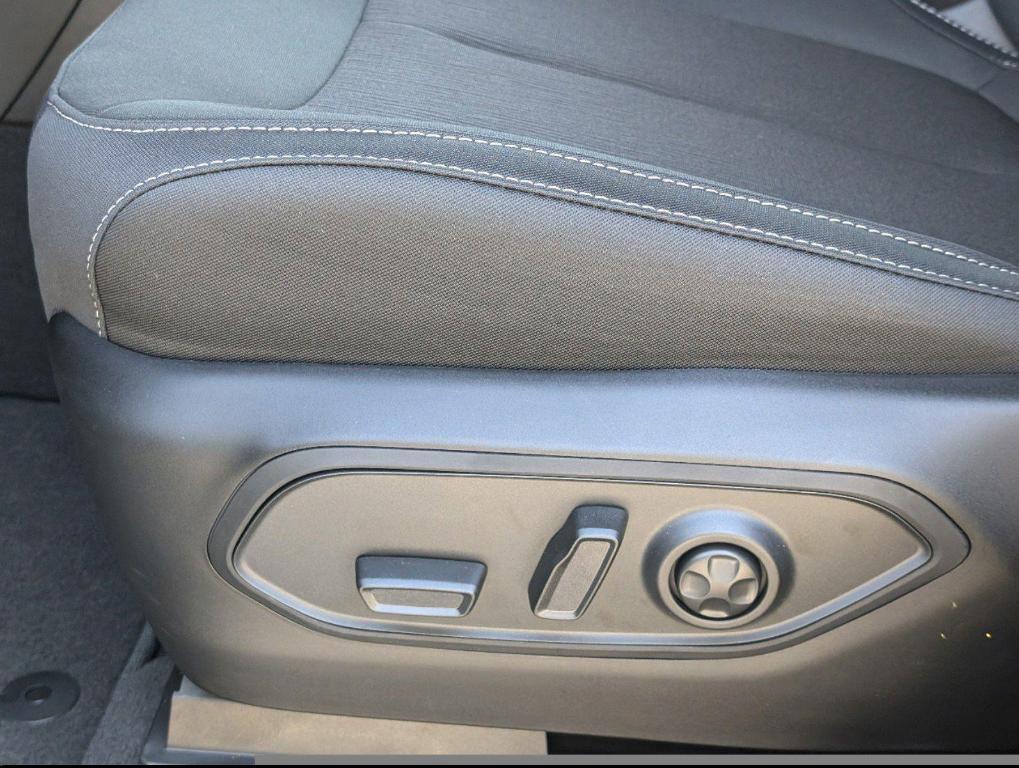 new 2025 Jeep Grand Cherokee L car, priced at $39,423