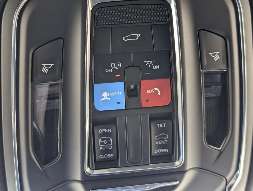 new 2025 Jeep Grand Cherokee L car, priced at $43,423