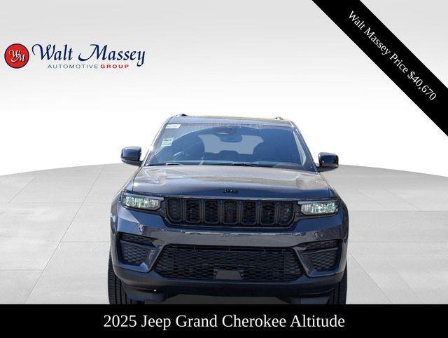 new 2025 Jeep Grand Cherokee car, priced at $45,170