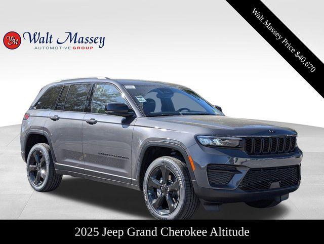 new 2025 Jeep Grand Cherokee car, priced at $45,170