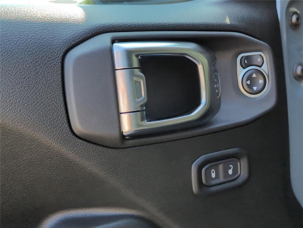 new 2025 Jeep Wrangler car, priced at $38,347