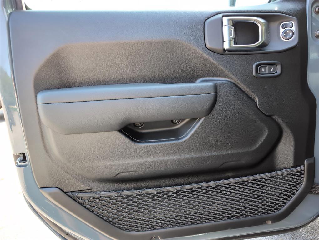 new 2025 Jeep Wrangler car, priced at $38,347