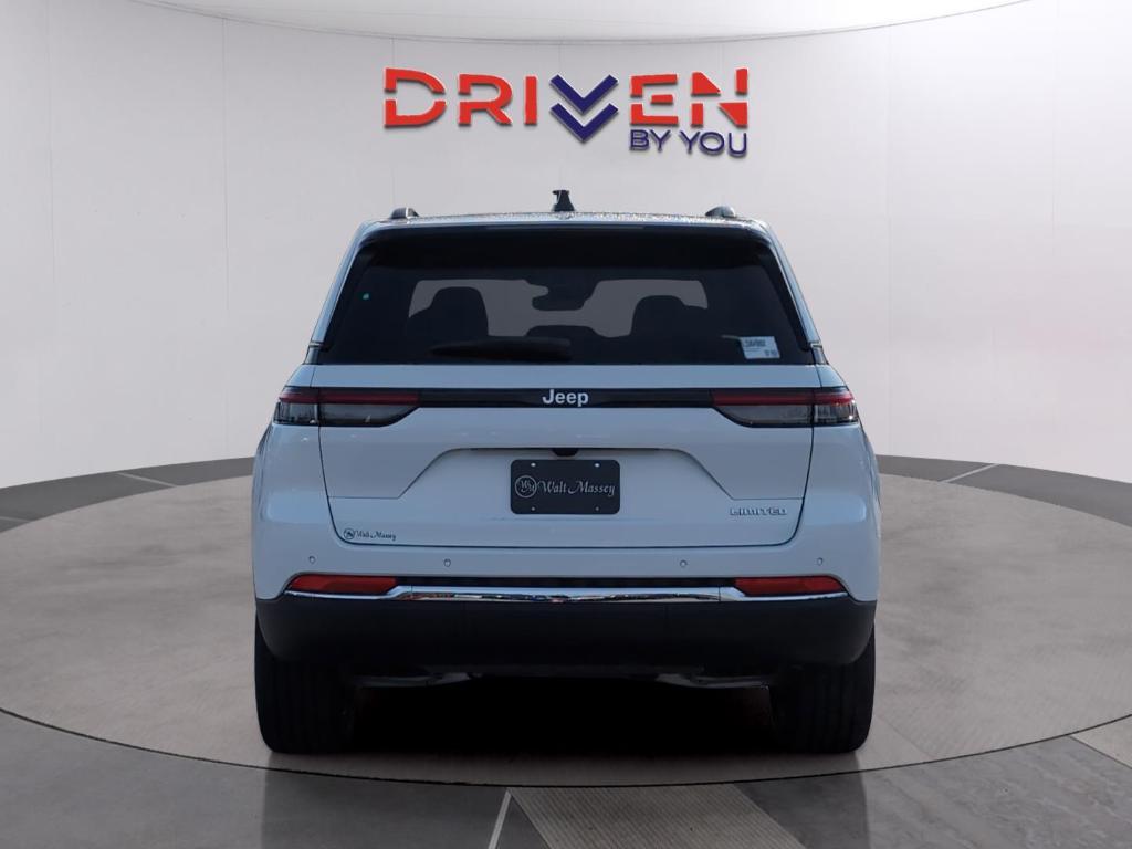 new 2025 Jeep Grand Cherokee car, priced at $44,561