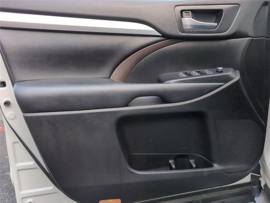 used 2019 Toyota Highlander car, priced at $23,799