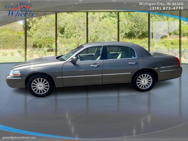 used 2003 Lincoln Town Car car, priced at $6,490