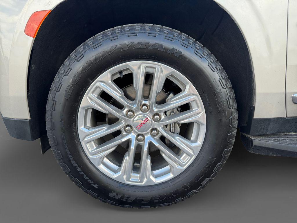 used 2022 GMC Yukon car, priced at $45,583