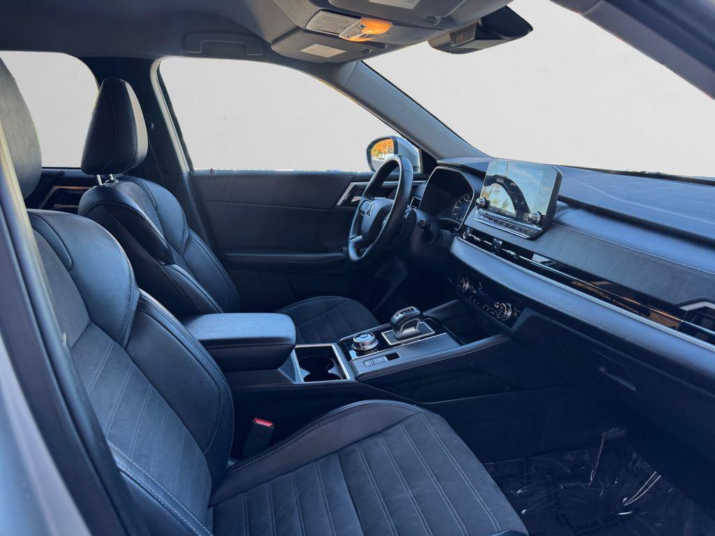used 2024 Mitsubishi Outlander car, priced at $24,775