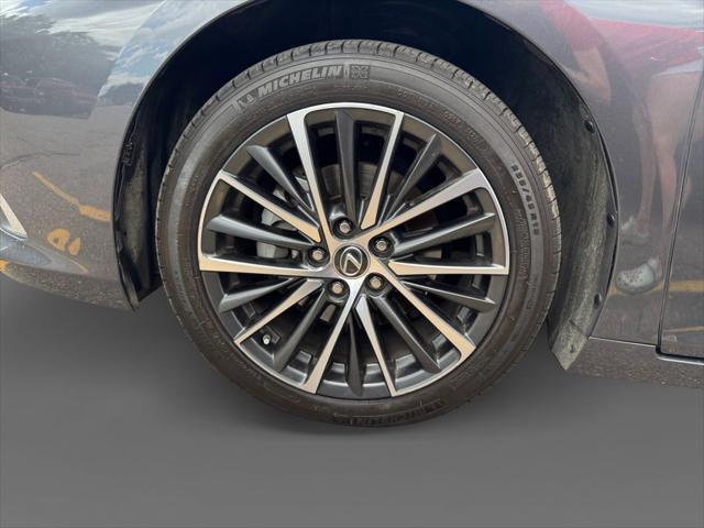 used 2022 Lexus ES 300h car, priced at $31,688