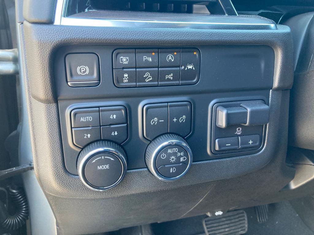 new 2025 Chevrolet Suburban car, priced at $77,090