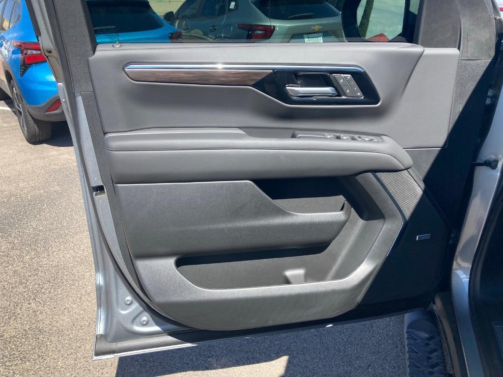 new 2025 Chevrolet Suburban car, priced at $77,090