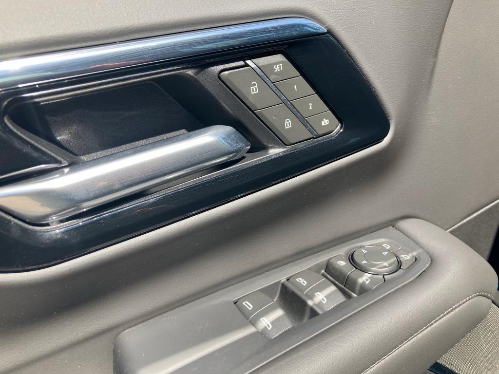 new 2025 Chevrolet Suburban car, priced at $77,090