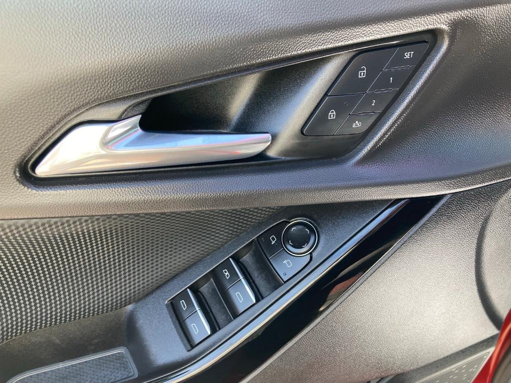 used 2025 Chevrolet Equinox car, priced at $35,317