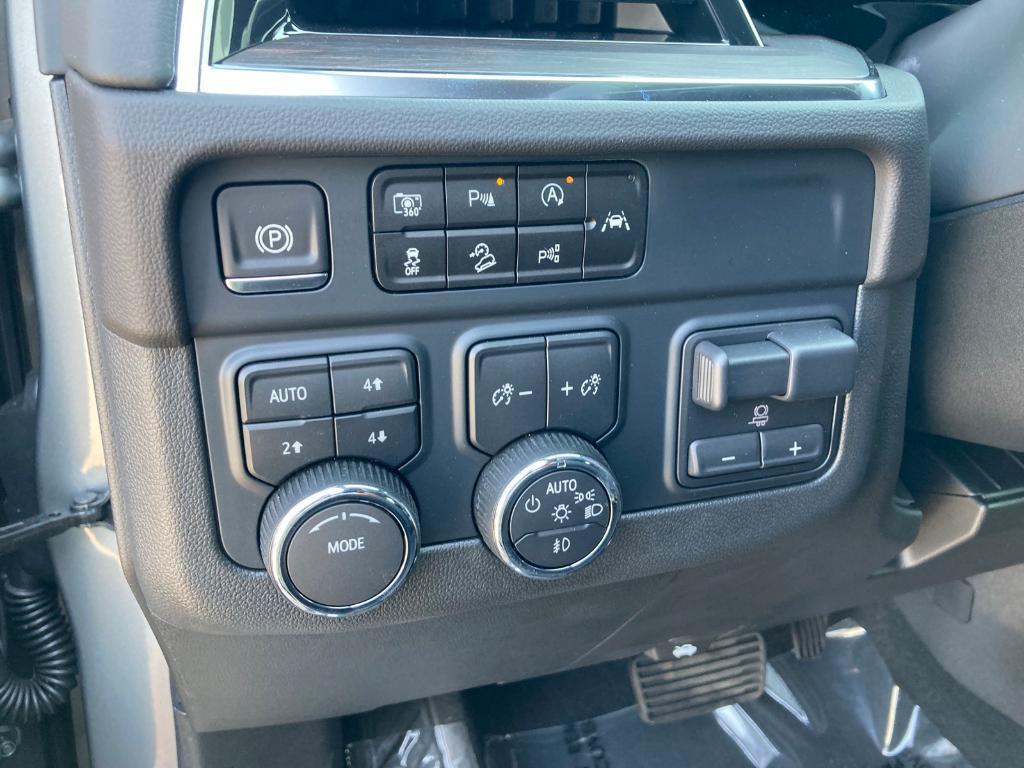 new 2025 Chevrolet Suburban car, priced at $75,095