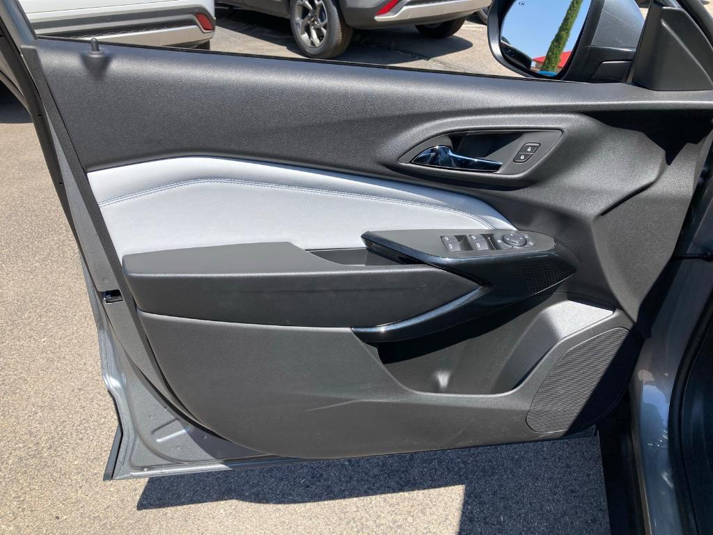 new 2025 Chevrolet Trax car, priced at $26,209