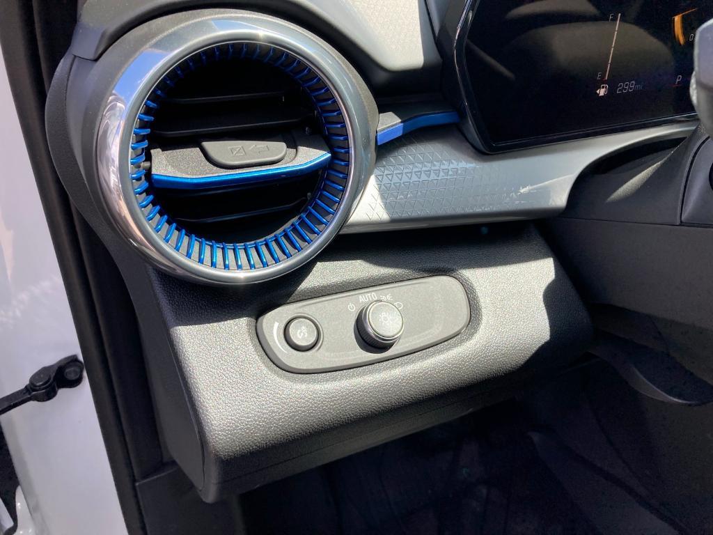 new 2025 Chevrolet Trax car, priced at $26,209