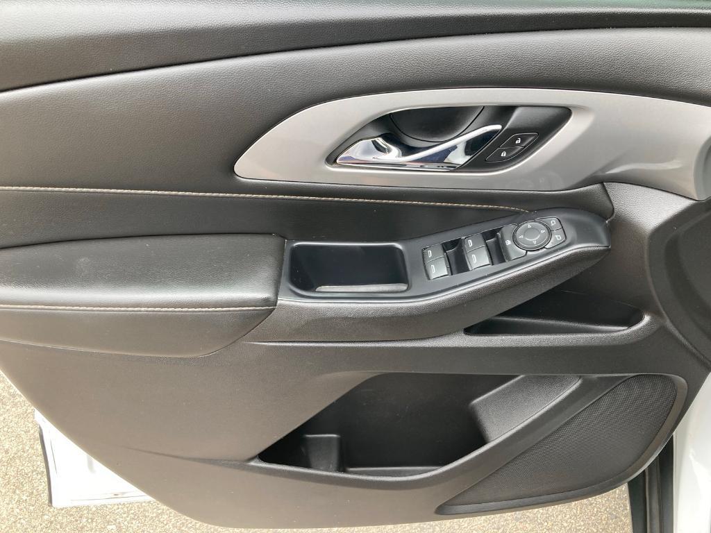 used 2021 Chevrolet Traverse car, priced at $13,524