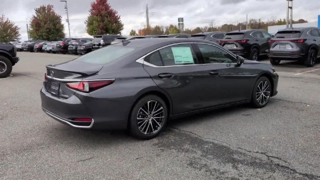 new 2025 Lexus ES 300h car, priced at $51,029