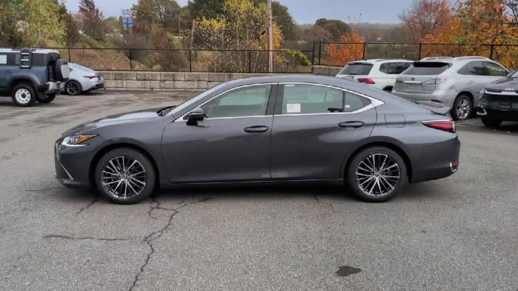 new 2025 Lexus ES 300h car, priced at $51,029