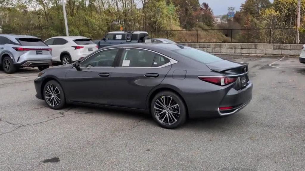 new 2025 Lexus ES 300h car, priced at $51,029