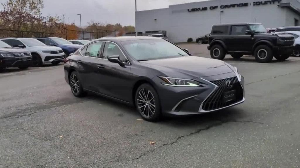 new 2025 Lexus ES 300h car, priced at $51,029