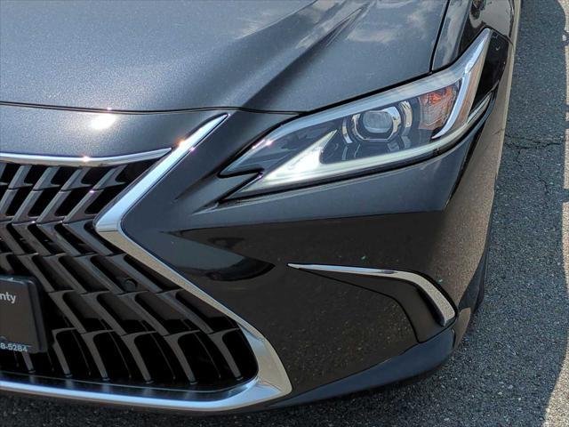 new 2025 Lexus ES 300h car, priced at $49,530