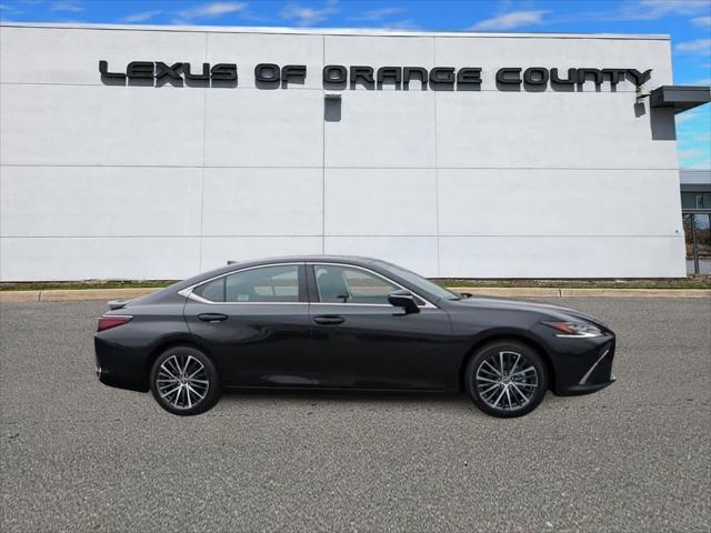 new 2025 Lexus ES 300h car, priced at $52,294