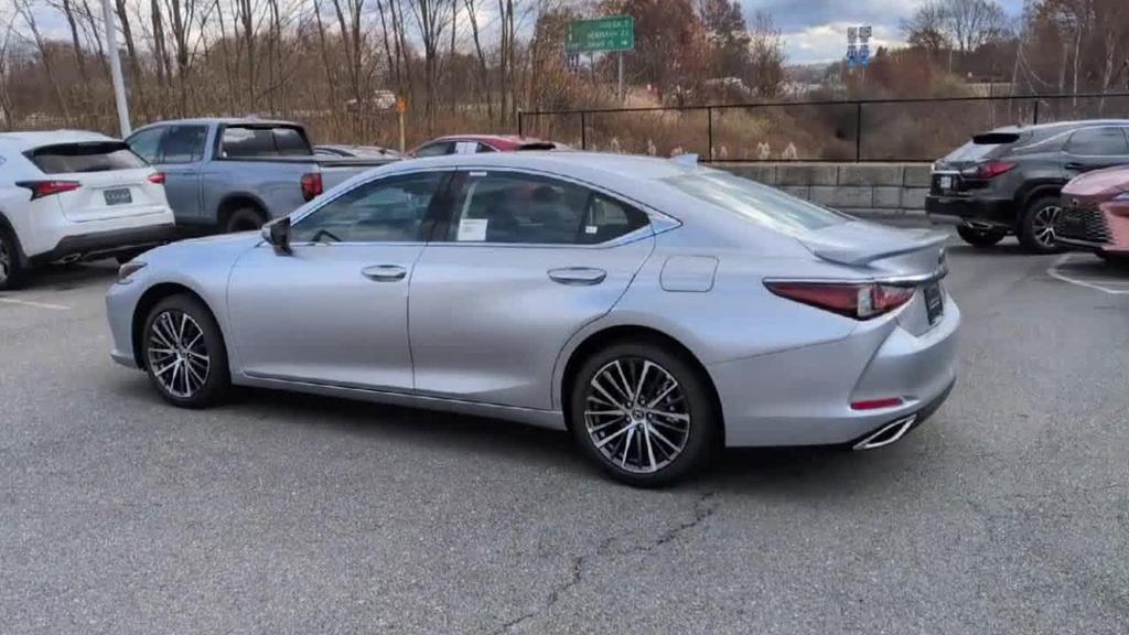 new 2025 Lexus ES 350 car, priced at $50,385