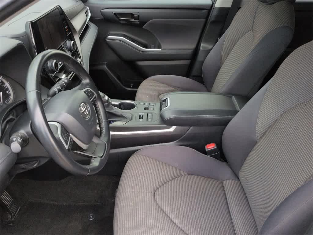 used 2023 Toyota Highlander car, priced at $32,586