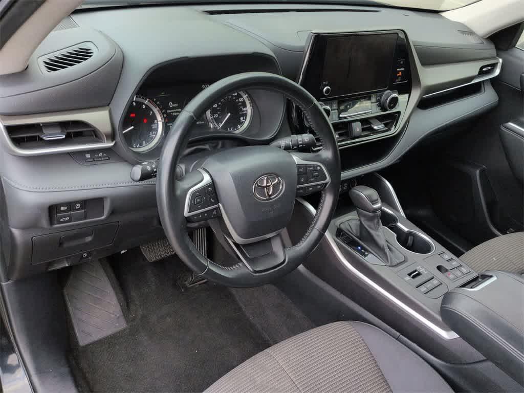 used 2023 Toyota Highlander car, priced at $32,586